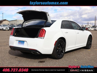 2022 Chrysler 300 Touring L
