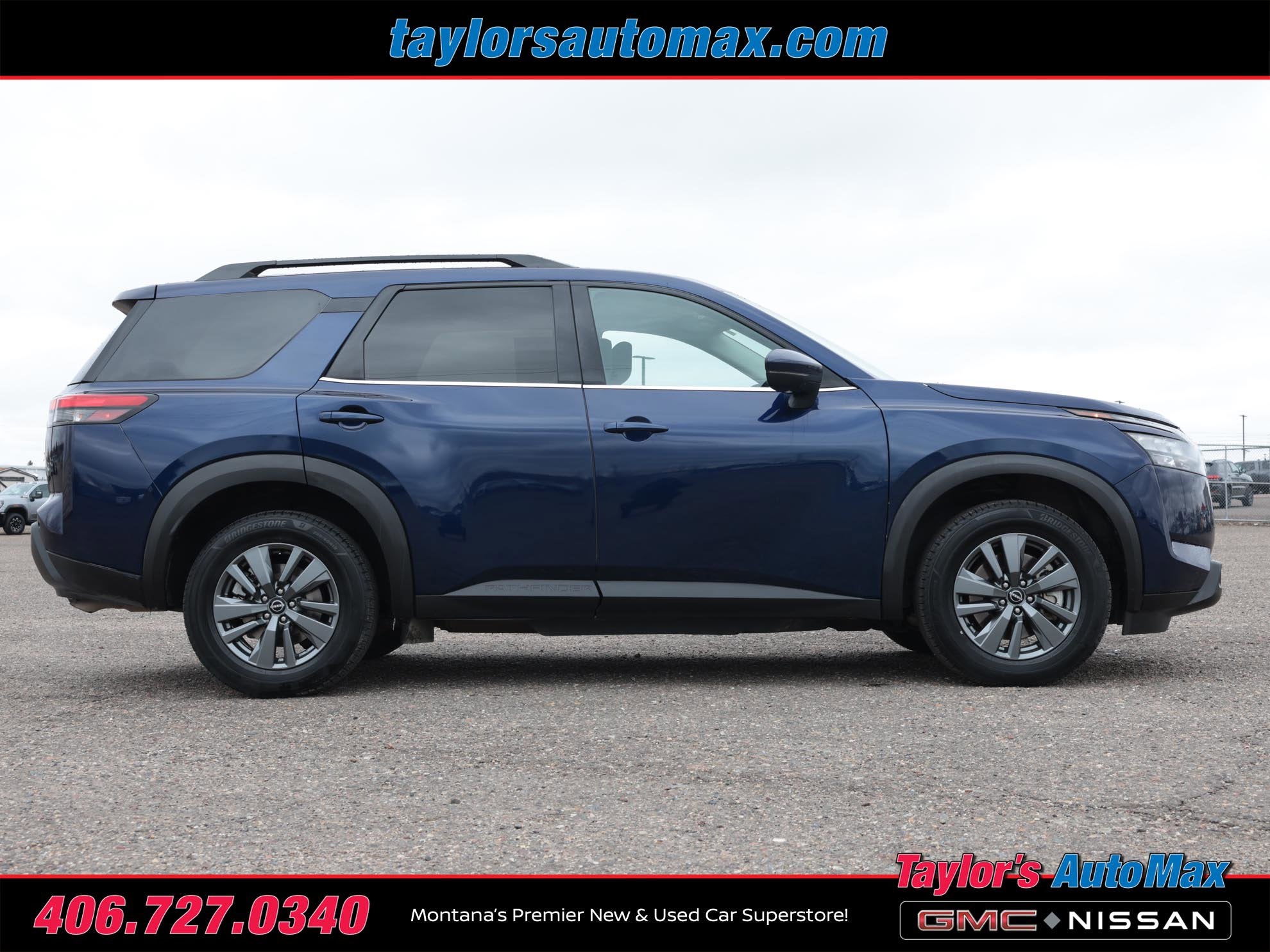 2024 Nissan Pathfinder SV